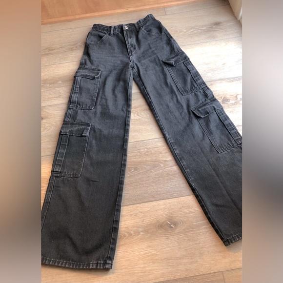 Denim - Trendy high waisted multi pocketed black cargo jeans!